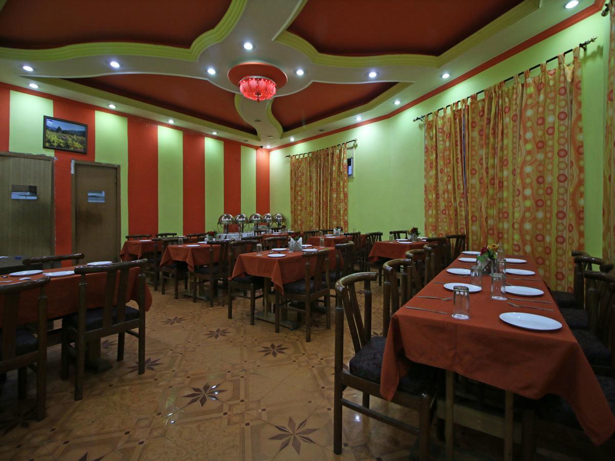 Oyo 5667 Katra Continental Hotel Exterior foto