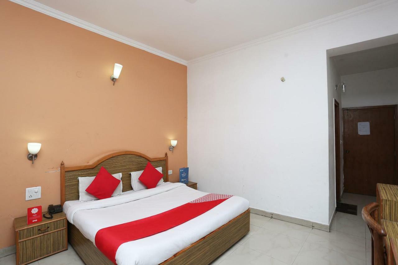 Oyo 5667 Katra Continental Hotel Exterior foto